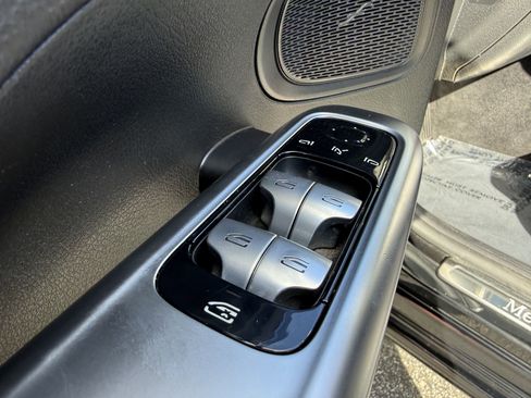 Used 2022 Mercedes-Benz C 300 Sedan image 13