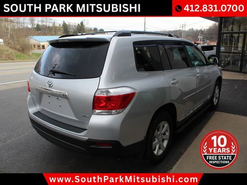 Used 2011 Toyota Highlander SE w/ Tow Pkg image 10