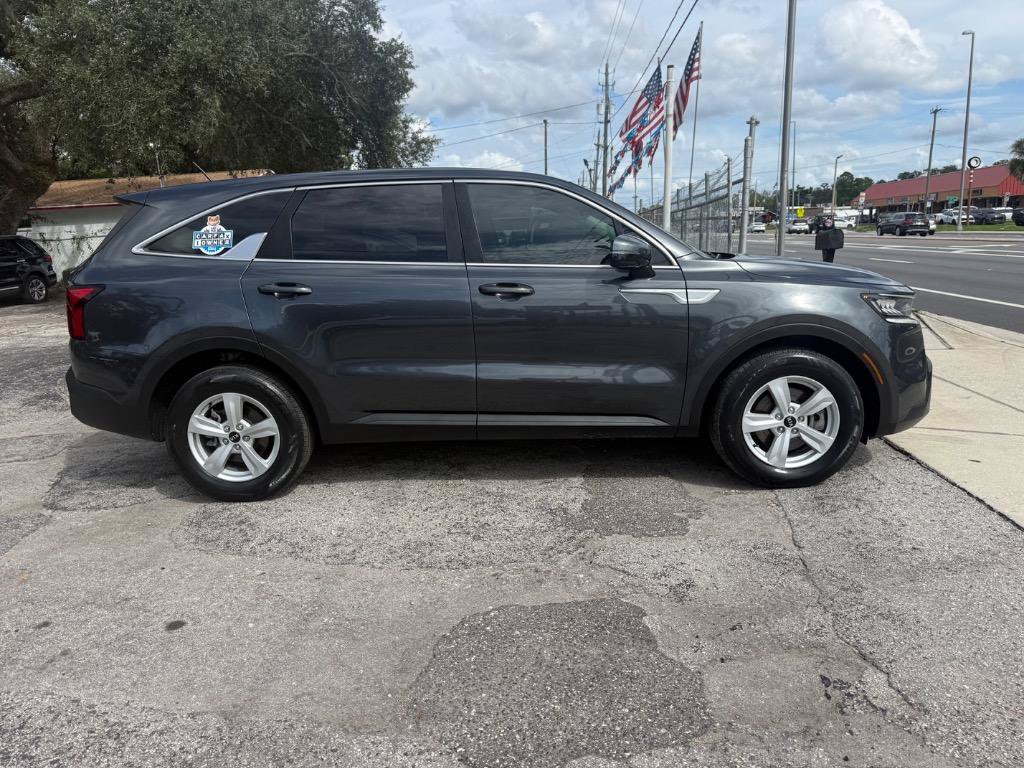 Used 2021 Kia Sorento LX FWD image 2
