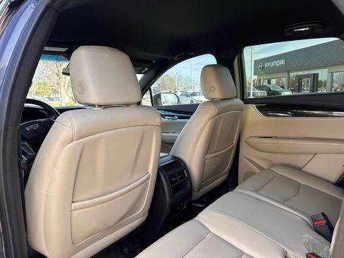 Used 2019 Cadillac XT5 FWD image 17