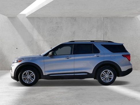 Used 2021 Ford Explorer XLT w/ Class III Trailer Tow Package AWD/4WD image 5