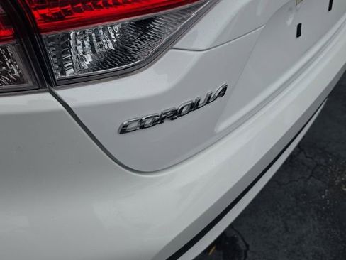 Used 2022 Toyota Corolla LE image 6