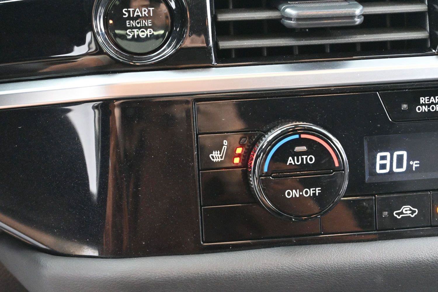 Used 2025 Nissan Pathfinder SL w/ SL Premium Package FWD image 24