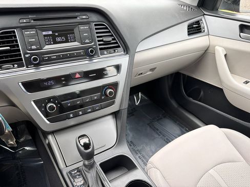 Used 2017 Hyundai Sonata SE FWD image 17