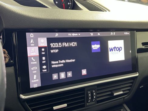 Used 2021 Porsche Cayenne S image 18