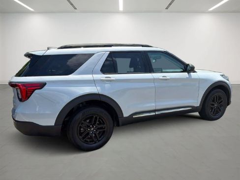 Used 2025 Ford Explorer Active AWD/4WD image 4