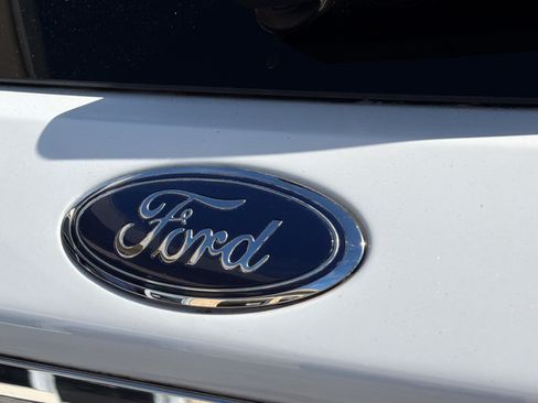 Used 2020 Ford Explorer XLT w/ Equipment Group 202A RWD image 14