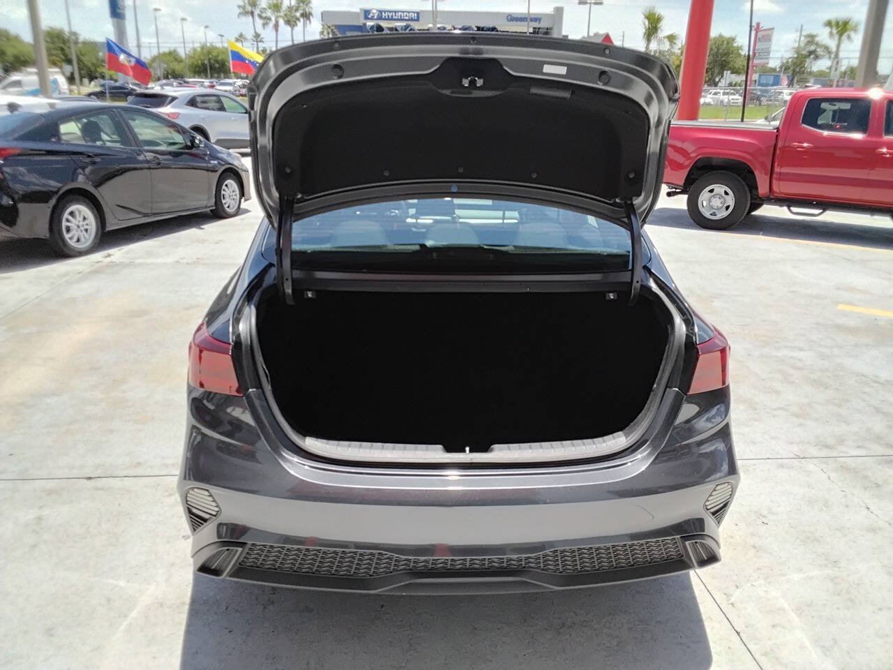 Used 2022 Kia Forte LXS FWD image 3