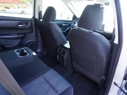 Certified 2025 Nissan Rogue SV FWD image 10