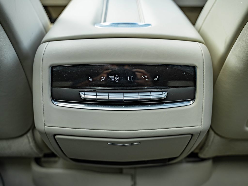 Used 2021 Cadillac Escalade Premium Luxury Platinum w/ Heavy-Duty Trailer Package AWD/4WD image 58
