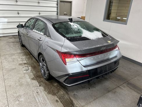 Certified 2025 Hyundai Elantra SEL image 3