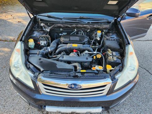 Used 2010 Subaru Outback 2.5i Limited image 15