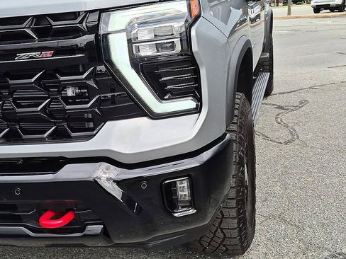 Certified 2026 Chevrolet Silverado 2500 ZR2 AWD/4WD image 9