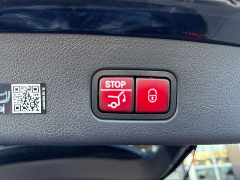 Certified 2025 Mercedes-Benz GLC 300 image 10