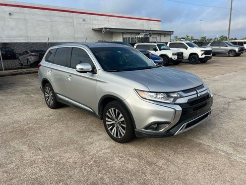 Used 2019 Mitsubishi Outlander SE FWD image 3