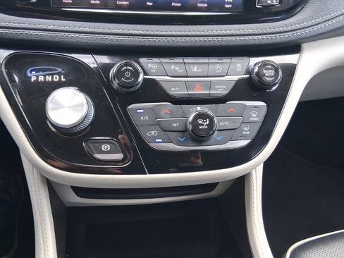 Used 2022 Chrysler Pacifica Limited AWD/4WD image 23