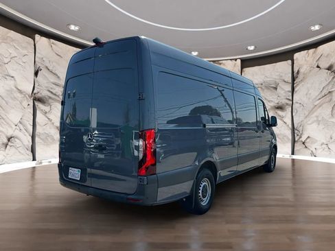 Used 2022 Mercedes-Benz Sprinter 2500 image 8