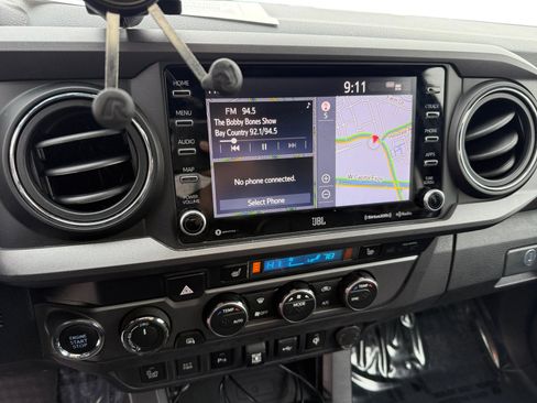 Used 2021 Toyota Tacoma TRD Off-Road image 12