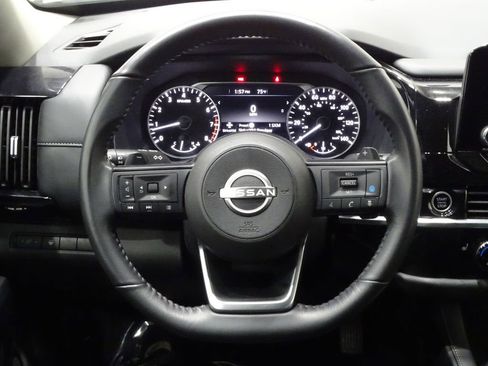 Used 2024 Nissan Pathfinder SV image 23