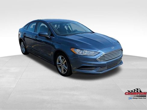Used 2018 Ford Fusion SE w/ Fusion SE Technology Package FWD image 8