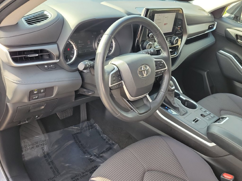 Used 2023 Toyota Highlander LE FWD image 20