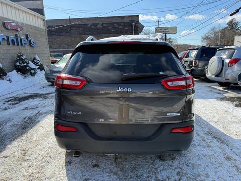 Used 2017 Jeep Cherokee Latitude w/ True North Edition image 5