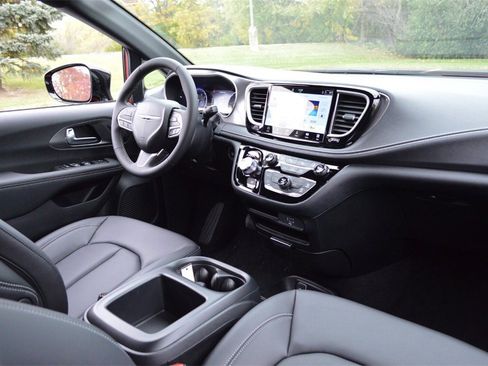 New 2026 Chrysler Pacifica Select image 31