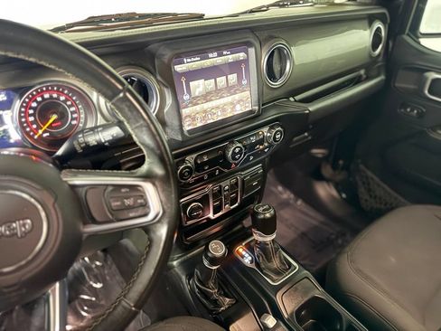 Used 2019 Jeep Wrangler Unlimited Sahara w/ Uconnect 4C Nav & Sound Group AWD/4WD image 17