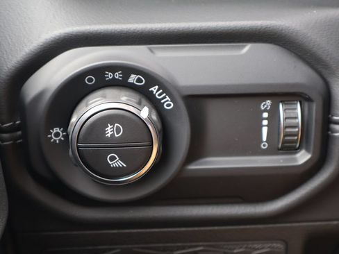 Used 2024 Jeep Gladiator Mojave AWD/4WD image 18