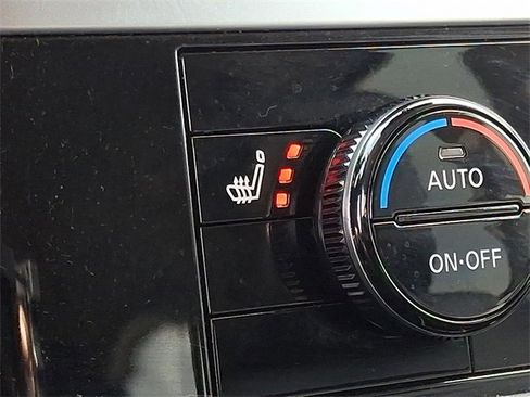 Used 2025 Nissan Pathfinder SL image 27