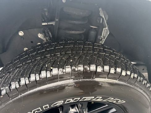 Used 2022 Ford F350 Lariat w/ Black Appearance Package image 27