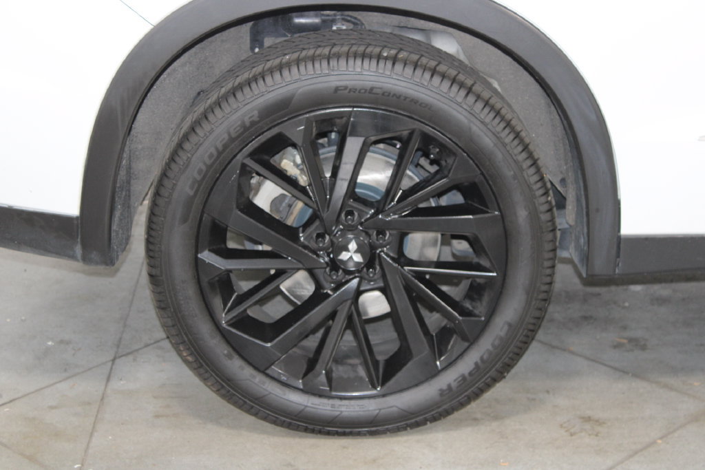 Used 2023 Mitsubishi Outlander SE Black Edition AWD/4WD image 13