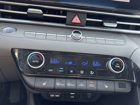 Used 2024 Hyundai Elantra SEL w/ Convenience Package image 30