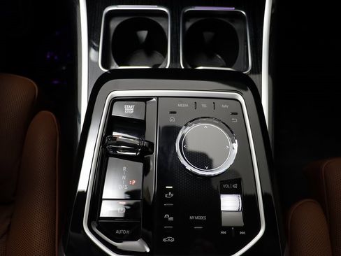 Certified 2025 BMW 750e xDrive w/ Executive Package image 12