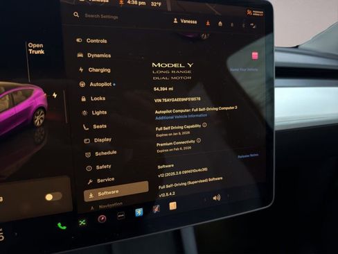 Used 2022 Tesla Model Y Long Range image 15