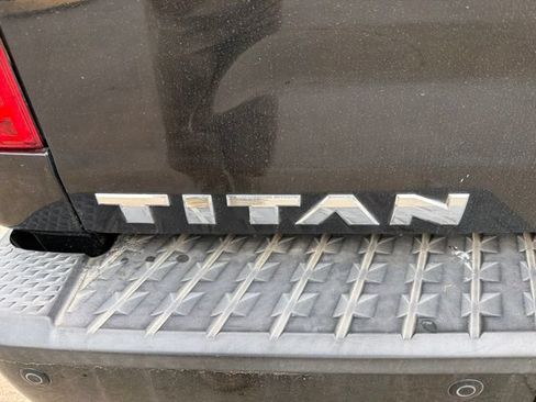 Used 2017 Nissan Titan PRO-4X w/ Pro-4x Convenience Package AWD/4WD image 34