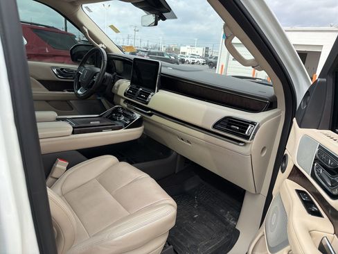 Used 2020 Lincoln Navigator Reserve w/ Equipment Group 208A Reserve image 6