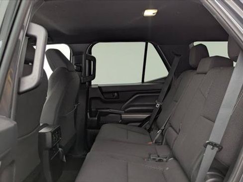Used 2025 Toyota 4Runner SR5 AWD/4WD image 17