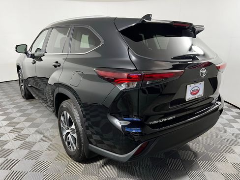 Certified 2026 Toyota Highlander XLE image 7