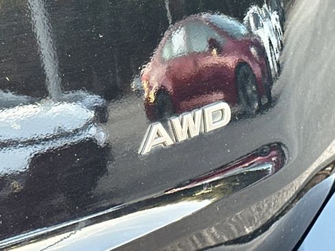 Used 2024 Nissan Rogue S image 32