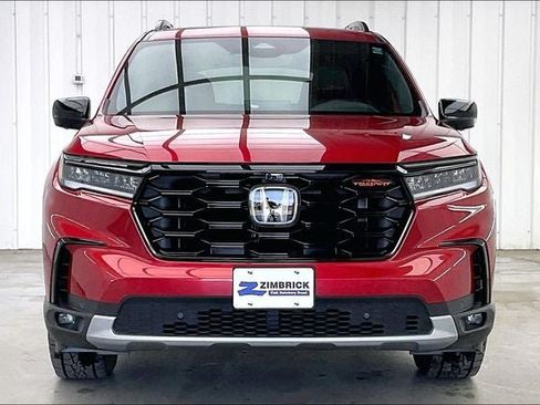 Certified 2025 Honda Pilot TrailSport image 3