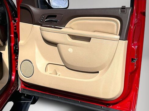 Used 2014 GMC Yukon XL Denali image 28