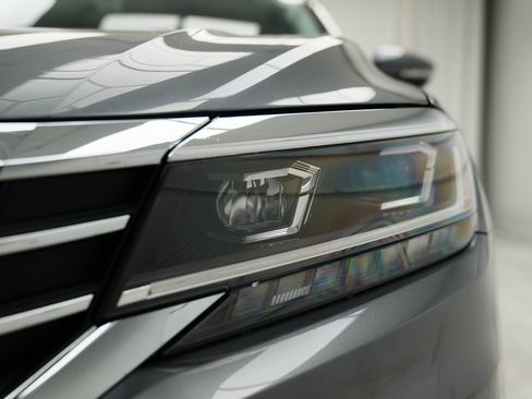 Used 2022 Volkswagen Passat 2.0T SE image 15