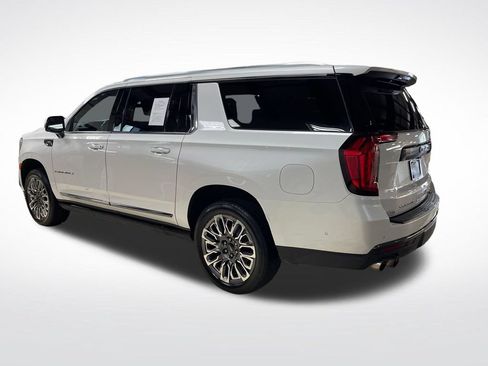 Used 2023 GMC Yukon XL Denali Ultimate AWD/4WD image 4