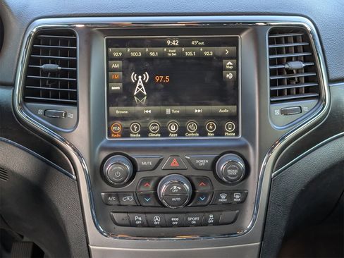 Used 2018 Jeep Grand Cherokee Limited image 17