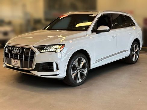 Used 2022 Audi Q7 3.0T Premium Plus w/ Premium Plus Package AWD/4WD image 3