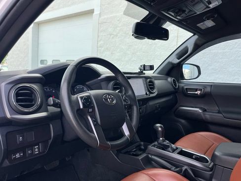 Used 2022 Toyota Tacoma TRD Off-Road AWD/4WD image 10
