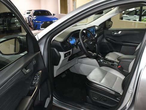Used 2024 Ford Escape Platinum AWD/4WD image 47