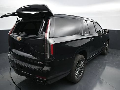 Used 2023 Cadillac Escalade ESV V AWD/4WD image 9