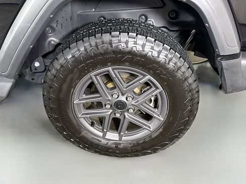 Used 2025 Jeep Wrangler Sport image 32